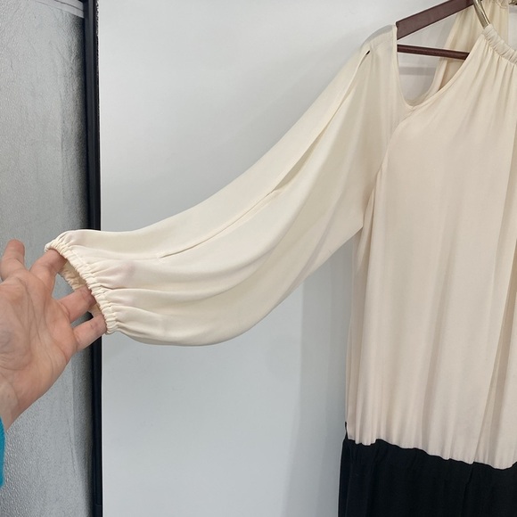 Cache Jumpsuit Womens Size XL Cream Black Cold Shoulder Pleated Chain Neck Relax - Picture 4 of 16